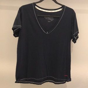 Peace Love World Tops - Peace love world v neck t shirt medium Peace Love World Tops - Peace love world v neck t shirt medium